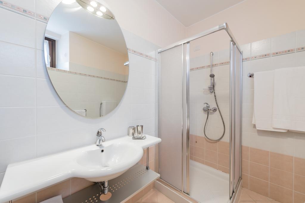 Tremezzina Villa Edy Apartments מראה חיצוני תמונה